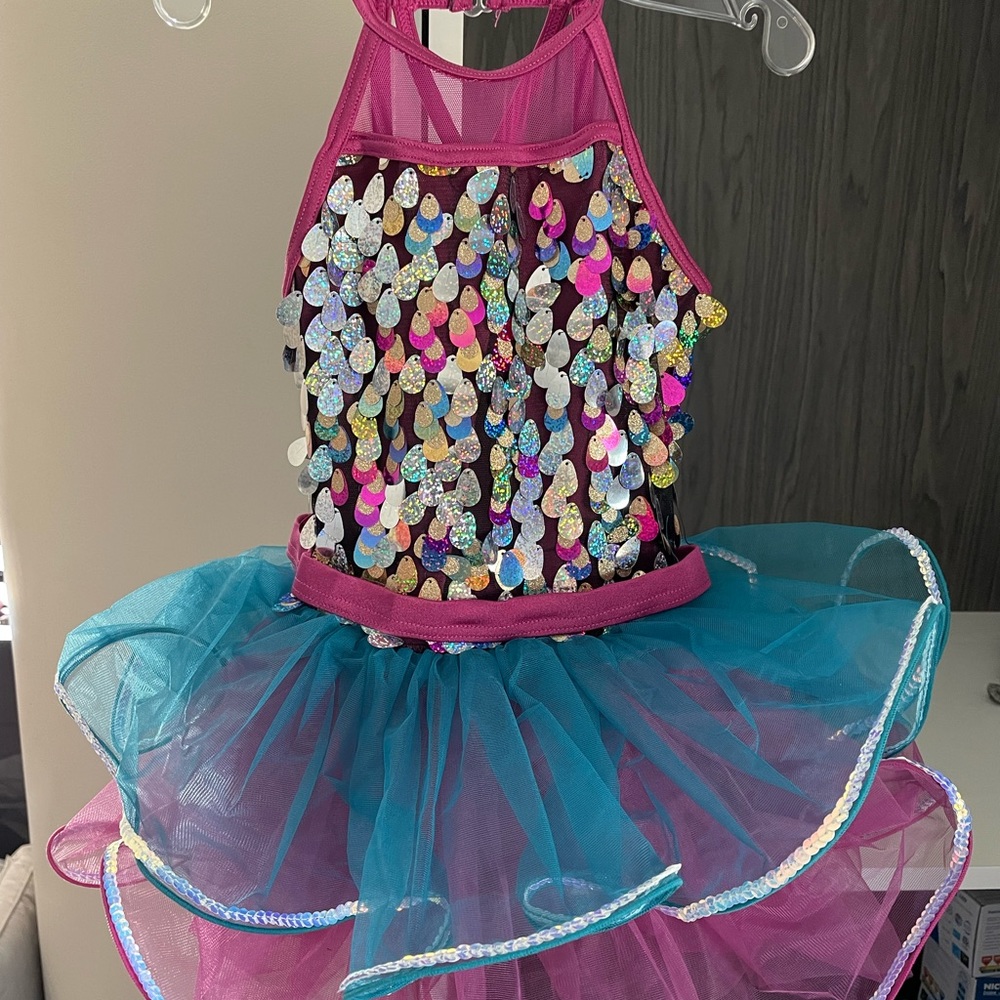 Beautiful dance costume with head piece. Girls size 5